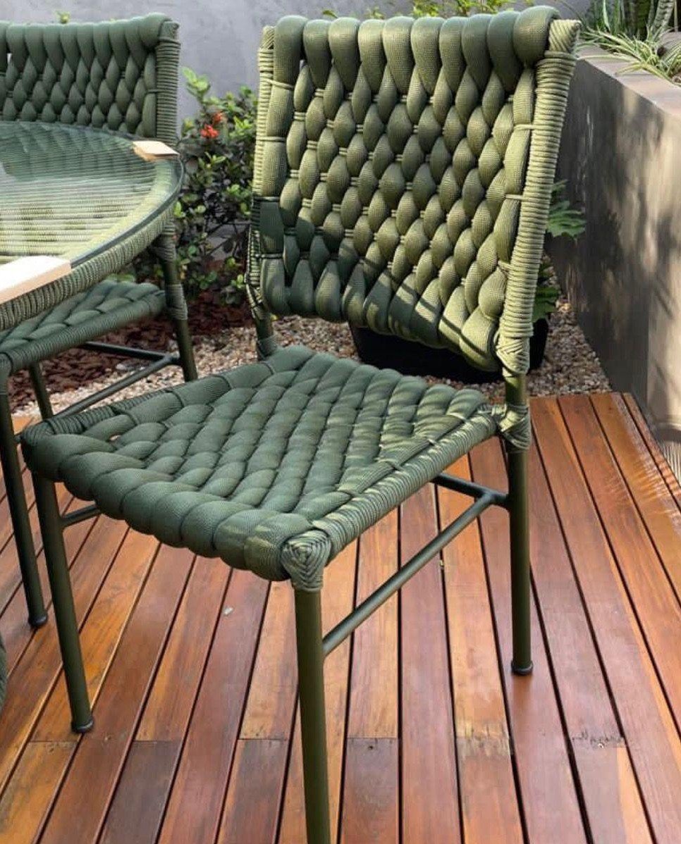 Cadeira de fibra trançada verde